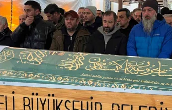 Ünlü oyuncunun babası İzmit'ten son yolculuğuna uğurlandı