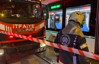 Yaşlı kadın yolun karşısına geçmek isterken tramvayın altında kaldı