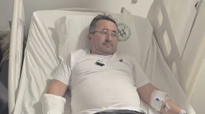 Elinde hortum patlayan muhtar yaralandı