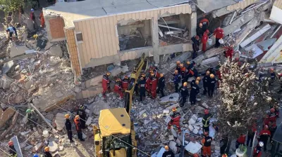 Enkaz altında kalan aile fertlerinin kimlikleri belli oldu