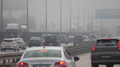 Kocaeli'de etkili olan sis sürücülere zor anlar yaşattı