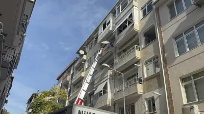 Kolonlarında çatlaklar tespit edilen 5 katlı bina mühürlendi