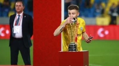 Silahlı kavgada ağır yaralanan futbolcudan kötü haber