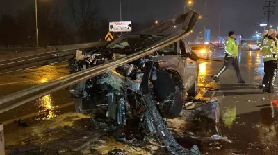 Ters yönden yola giren otomobil bariyerleri biçti: 1 yaralı