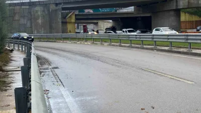 Yağışlı havada bariyere çarpan motosikletin sürücüsü hayatını kaybetti