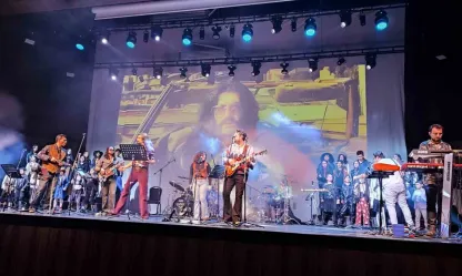 Kocaeli'de öğrenciler Barış Manço şarkılarıyla yarıştı