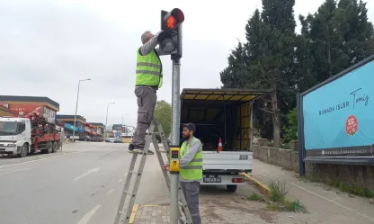 Trafik ışıkları bakım ve onarımdan geçiyor