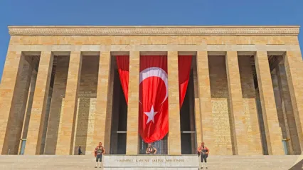 23 Nisan'da on binler Anıtkabir'e koştu