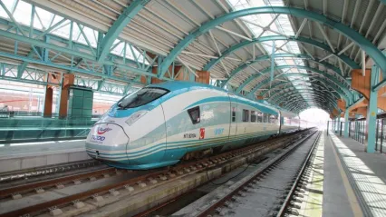 5 vagona düşürülen tren bile boş gidiyor