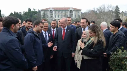 Erdoğan, Boğaziçi Üniversiteli öğrencilerle kampüste yürüdü