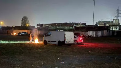 İstanbul'da bazı vatandaşlar geceyi dışarıda geçirmeye devam etti