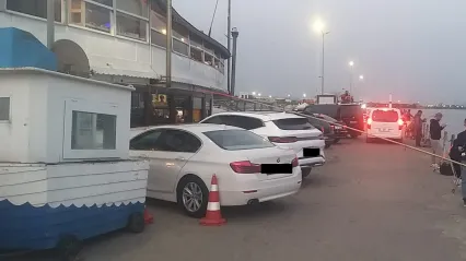 İzmit marina üzeri otopark gibi