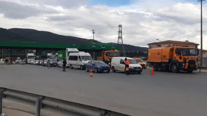 Otoyol çıkışında onarım trafiği kilitledi