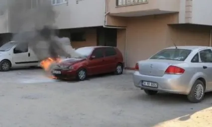 Çalıştıramadığı otomobil alev aldı!