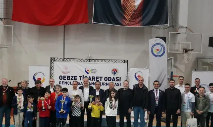 Gebze'de gençler satrançta buluştu