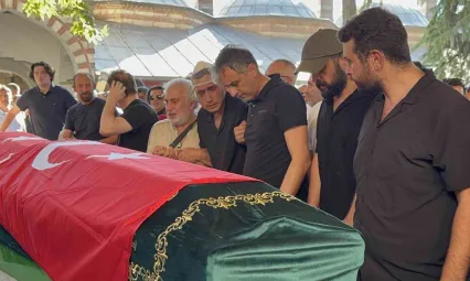 Son yolculuğuna evladıyla yan yana uğurlandı