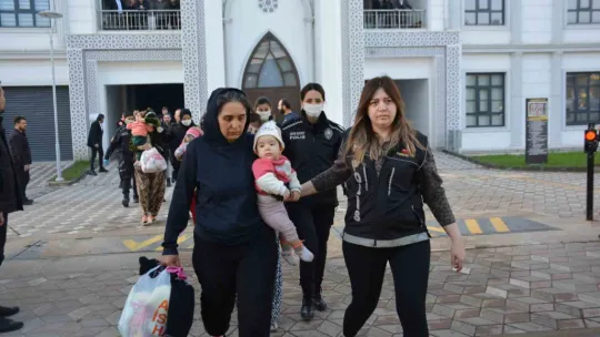 'Altın Kızlar' baltayı taşa vurdu
