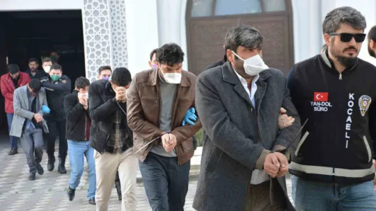 'Altın Kızlar' baltayı taşa vurdu