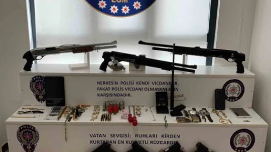 'Altın Kızlar' baltayı taşa vurdu