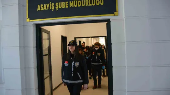 'Altın Kızlar' baltayı taşa vurdu