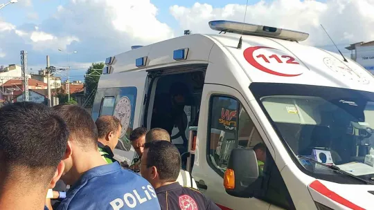 Ambulans geç geldi diye polise saldırdılar