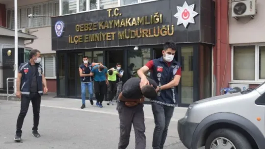 'Çekçek'li kombi hırsızları, kamera görüntülerinden yakalandı