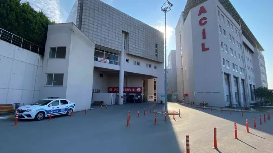 'Dur' ihtarına uymadı, polis memuruna çarpıp kaçtı