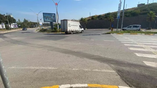 'Dur' ihtarına uymadı, polis memuruna çarpıp kaçtı