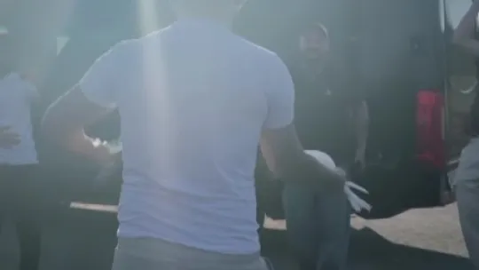 Tahliye kararını güvercinle kutladı