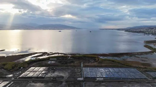 Marmara Denizi üzerinde birçok baskı var