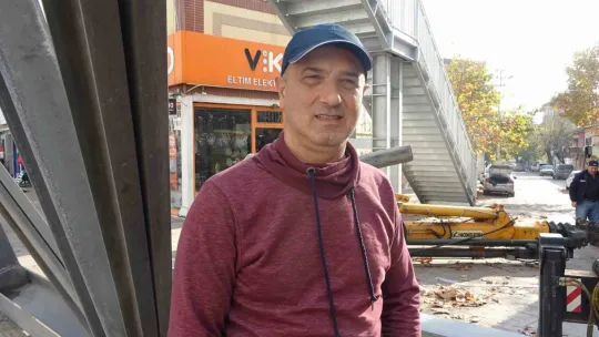 Yayalar evimi izliyor şikayeti üst geçidi yıktırdı: Evi yine görebiliyoruz