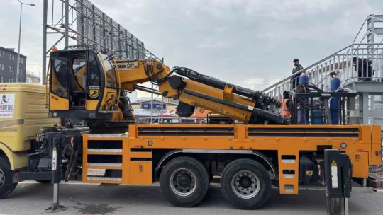 Yayalar evimi izliyor şikayeti üst geçidi yıktırdı: Evi yine görebiliyoruz