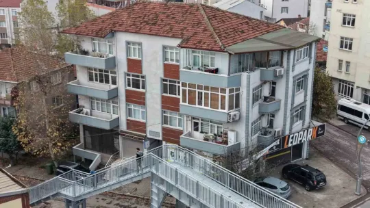 Yayalar evimi izliyor şikayeti üst geçidi yıktırdı: Evi yine görebiliyoruz