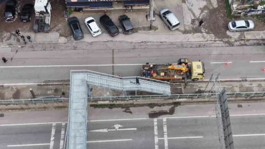 Yayalar evimi izliyor şikayeti üst geçidi yıktırdı: Evi yine görebiliyoruz