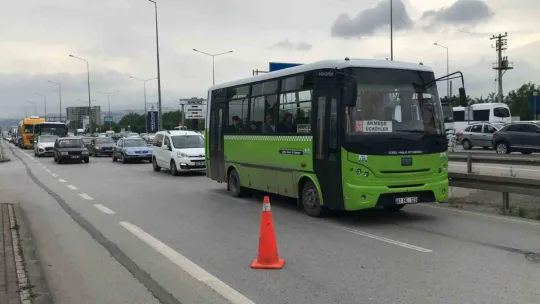 Yürüyen ev İzmit trafiğini altüst etti