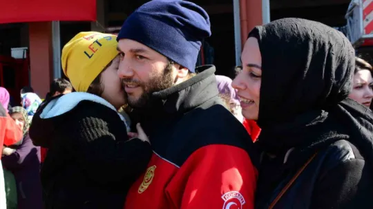 Enkazda kalmıştı, 82 cana umut oldu