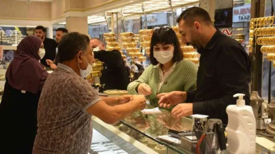 1 günde 1.5 milyonluk altın bozdurdular