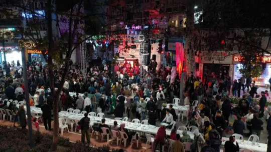 İzmit'te 3 kilometrelik iftar sofrası!