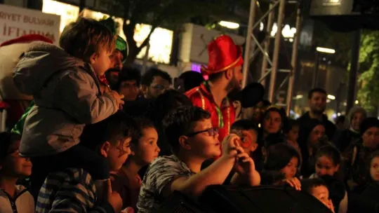 İzmit'te 3 kilometrelik iftar sofrası!