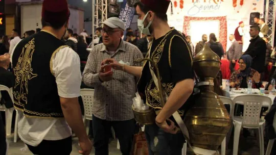 İzmit'te 3 kilometrelik iftar sofrası!