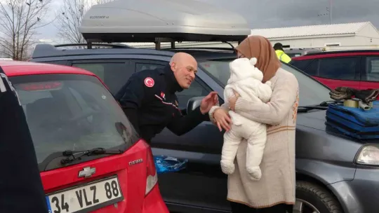 10 aylık bebek araçta mahsur kaldı, anne korku dolu gözlerle bekledi