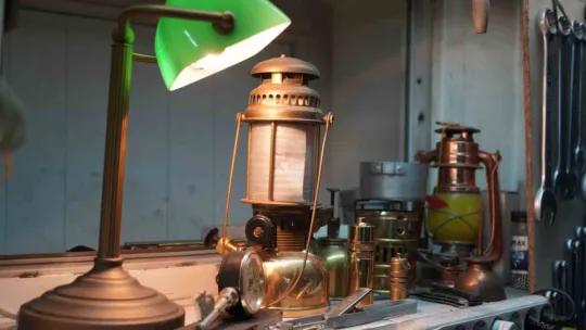 10 metrekarelik atölyesinden Türkiye'ye ulaşıyor