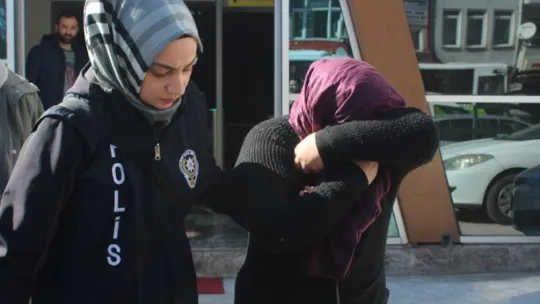 100 bin TL'lik vurgun yaptılar, adliyeye böyle sevk edildiler