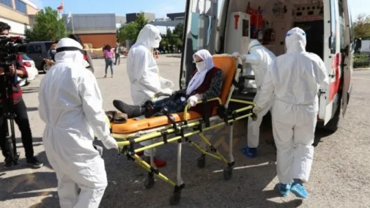 101 yaşındaki kadın 5 günlük tedavi ile korona virüsü yendi