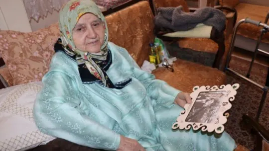 106 yaşındaki Şaziment teyzeye Anneler Günü sürprizi!