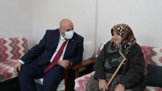 106 yaşındaki Şaziment teyzeye Anneler Günü sürprizi!