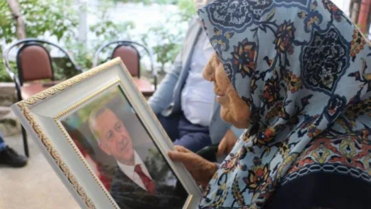 112 yaşındaki Güllü nine, Cumhurbaşkanı Erdoğan'a olan sevgisini böyle anlattı