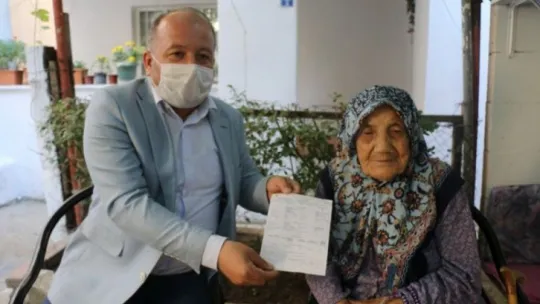 112 yaşındaki Güllü nine, Cumhurbaşkanı Erdoğan'a olan sevgisini böyle anlattı