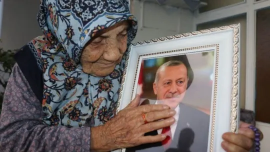 112 yaşındaki Güllü nine, Cumhurbaşkanı Erdoğan'a olan sevgisini böyle anlattı