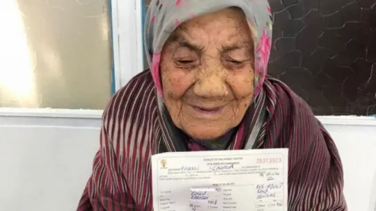 112 yaşındaki Güllü nine Erdoğan sevdasını böyle anlattı